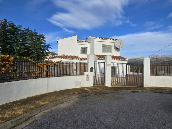 Image No.3-4 Bed Villa for sale