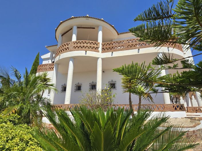 Image No.3-3 Bed Villa for sale