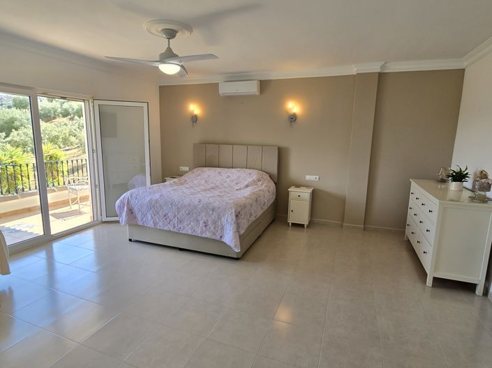 Image No.37-4 Bed Villa for sale