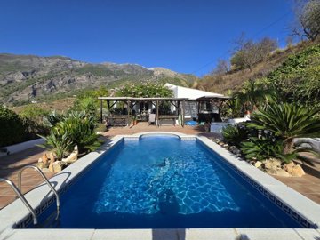 1390-villa-for-sale-in-canillas-de-aceituno-4