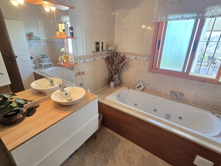 Image No.28-5 Bed Villa for sale