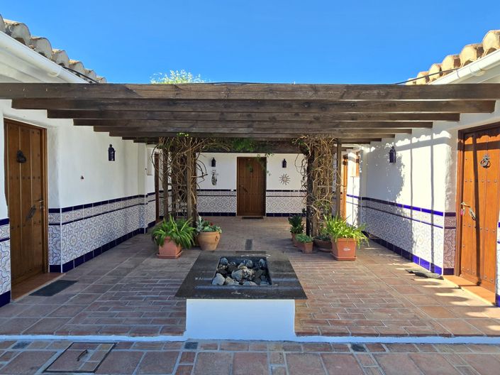 Image No.10-4 Bed Villa for sale