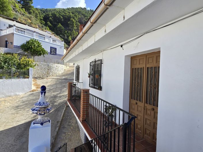 Image No.8-6 Bed Village House for sale