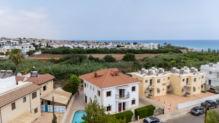 Image No.1-4 Bed Villa for sale