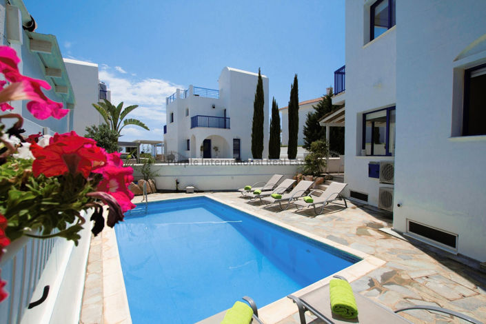 Image No.1-5 Bed Villa for sale
