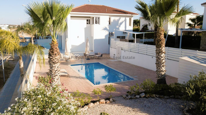 Image No.1-3 Bed Villa for sale