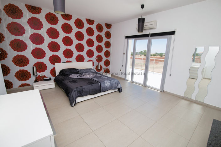 Image No.12-4 Bed Villa for sale