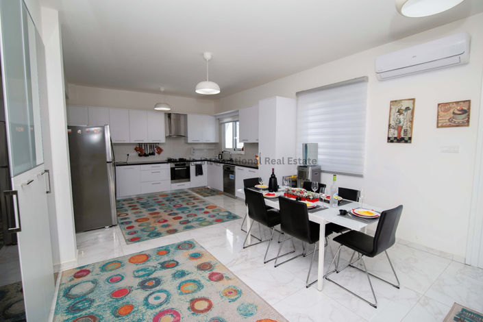 Image No.10-4 Bed Villa for sale