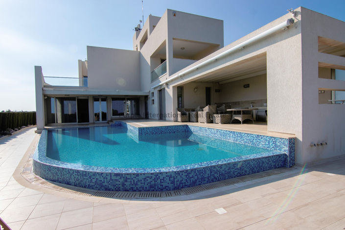 Image No.1-7 Bed Villa for sale