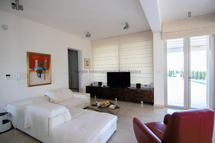 Image No.4-7 Bed Villa for sale