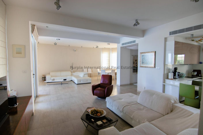 Image No.8-7 Bed Villa for sale