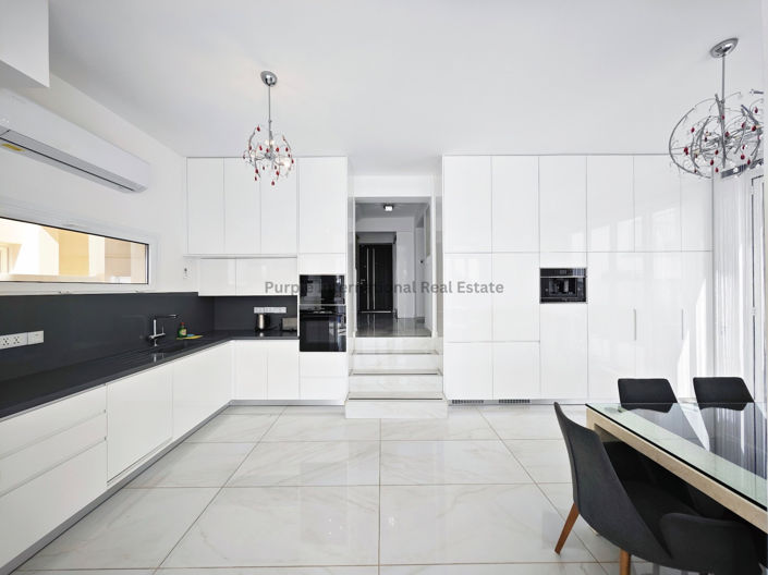 Image No.6-5 Bed Villa for sale