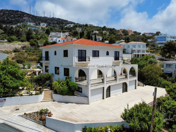 5 Bed Villa for sale