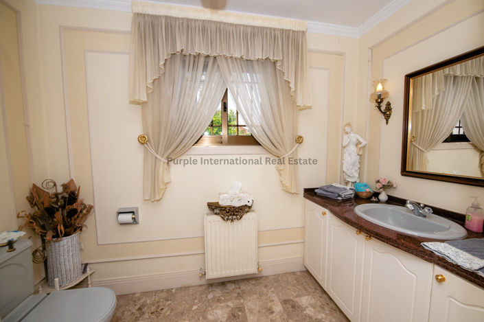 Image No.11-5 Bed Villa for sale