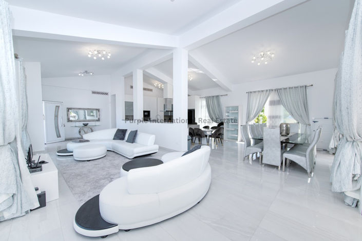 Image No.2-4 Bed Villa for sale