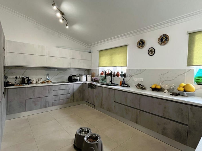 Image No.27-4 Bed Bungalow for sale