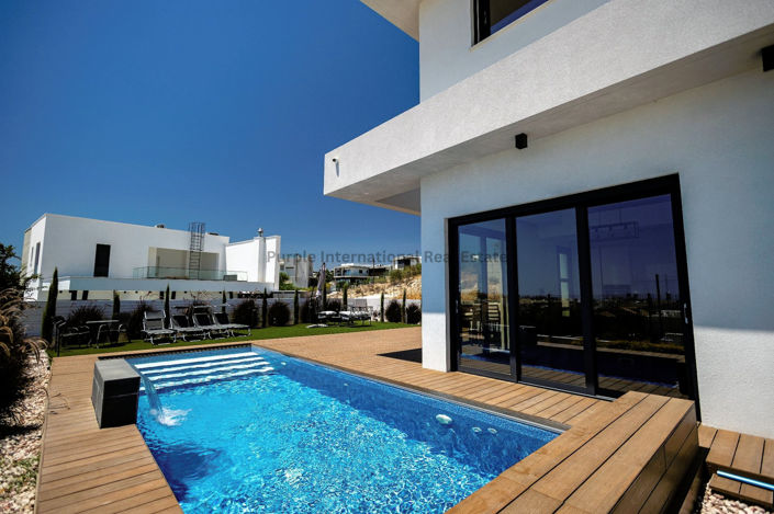 Image No.9-4 Bed Villa for sale