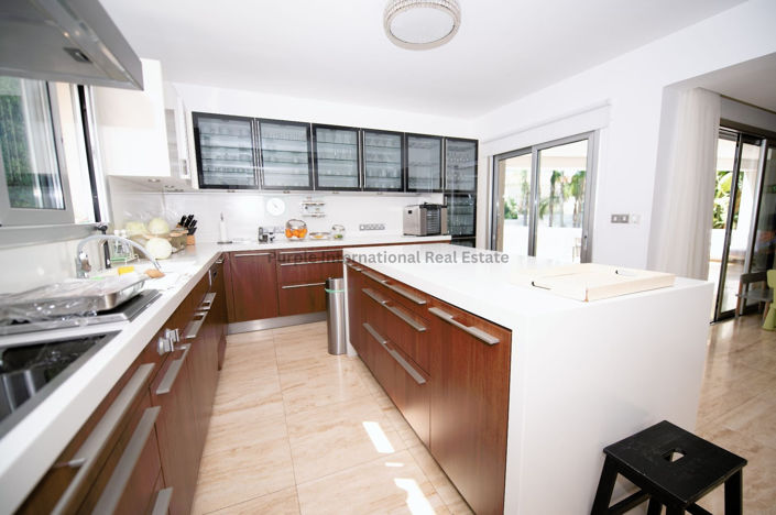 Image No.3-5 Bed Villa for sale