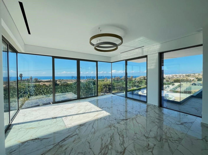 Image No.3-7 Bed Villa for sale