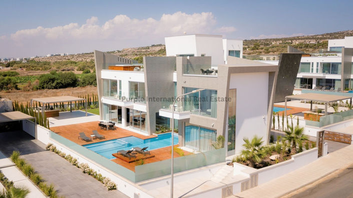 Image No.1-3 Bed Villa for sale