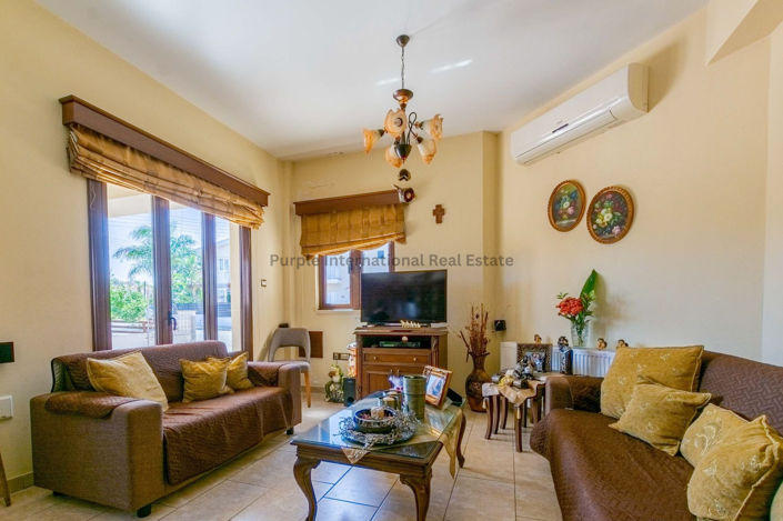 Image No.11-3 Bed House for sale