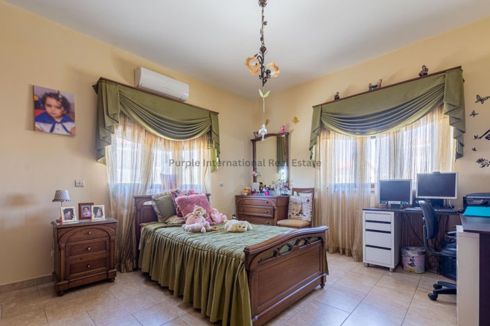 Image No.19-3 Bed House for sale