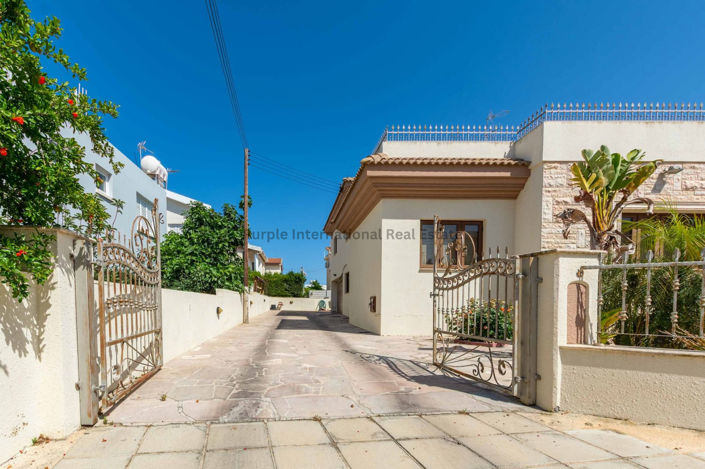 Image No.8-3 Bed House for sale