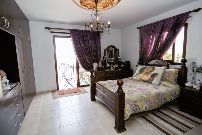 Image No.14-3 Bed Villa for sale