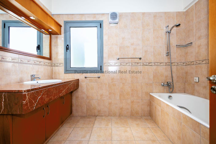 Image No.12-2 Bed House for sale