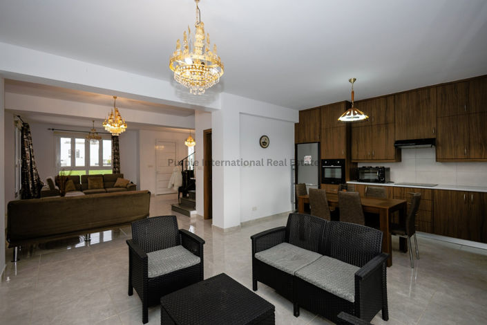 Image No.15-3 Bed House for sale