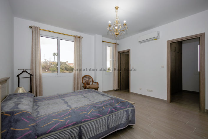 Image No.18-3 Bed House for sale