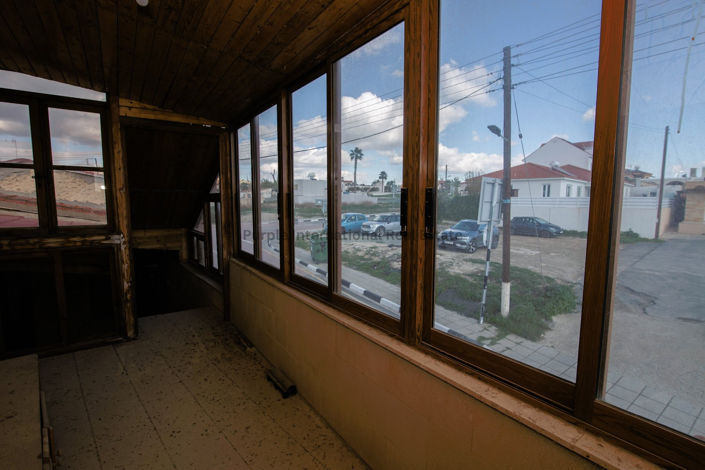 Image No.8-2 Bed House for sale