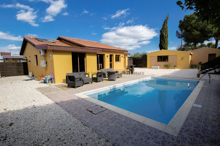 Image No.1-3 Bed Villa for sale