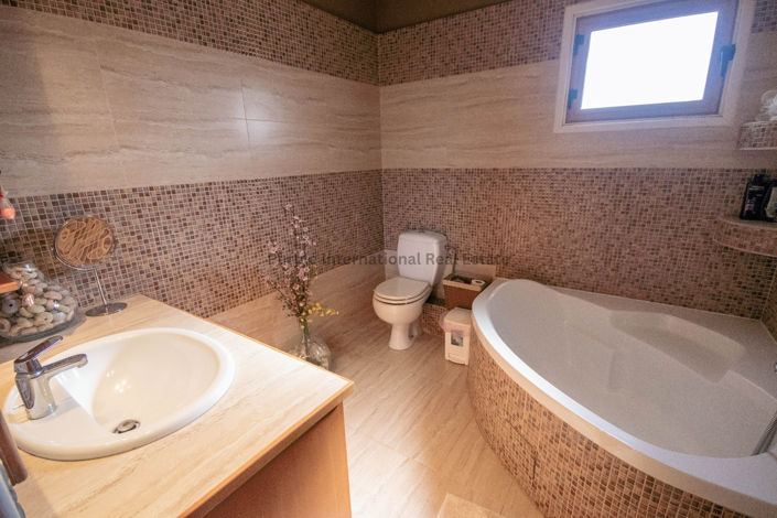 Image No.27-5 Bed Villa for sale