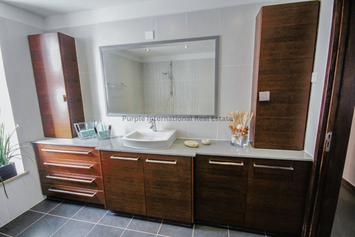 Image No.12-4 Bed Villa for sale