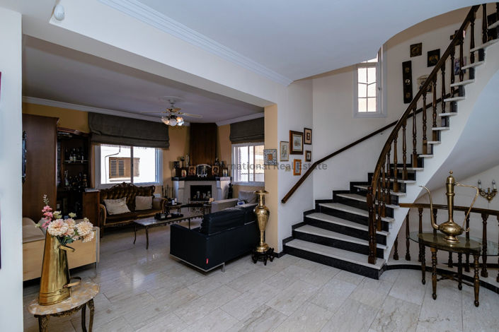 Image No.8-7 Bed Villa for sale