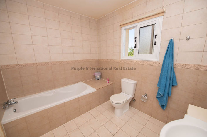 Image No.10-4 Bed Bungalow for sale