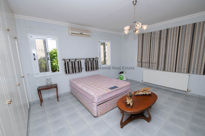 Image No.20-4 Bed Bungalow for sale