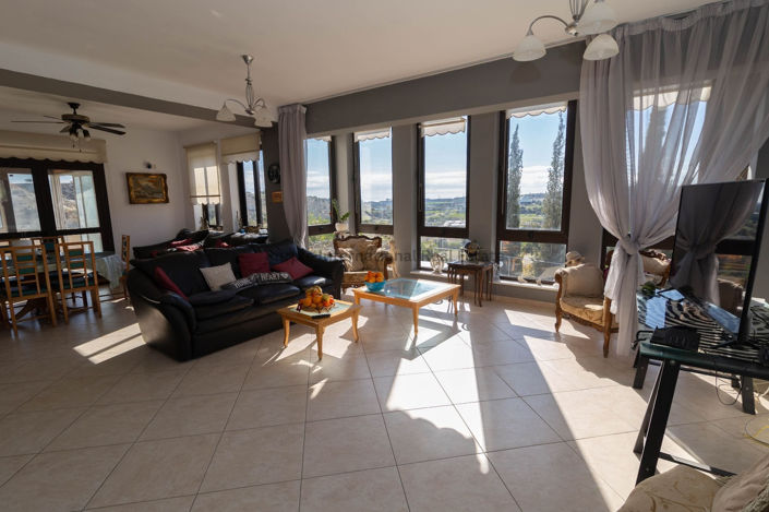 Image No.5-7 Bed House for sale