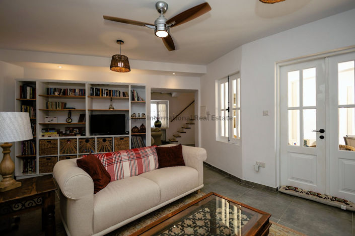 Image No.7-5 Bed House for sale