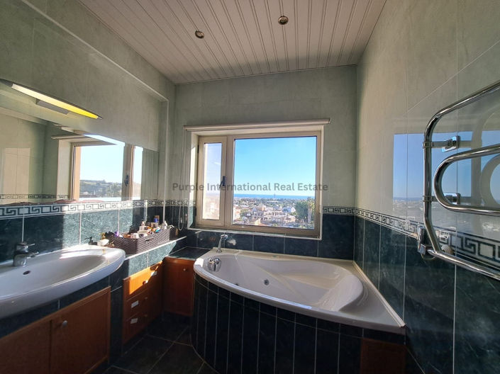 Image No.10-4 Bed Villa for sale