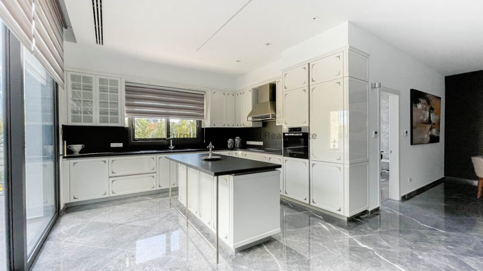 Image No.8-5 Bed Villa for sale