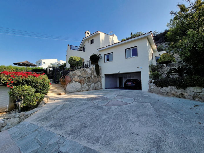 Image No.1-4 Bed Villa for sale