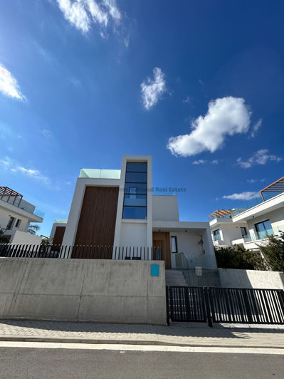 Image No.1-4 Bed Villa for sale