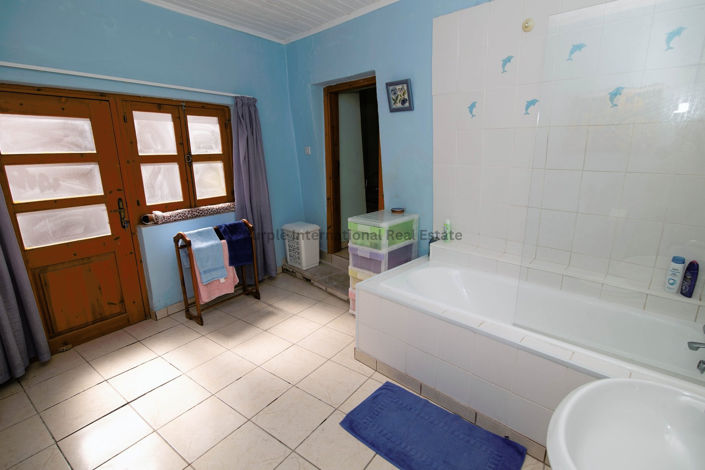 Image No.18-4 Bed House for sale