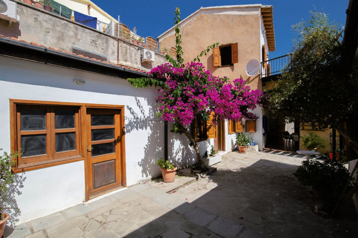 Image No.27-4 Bed House for sale