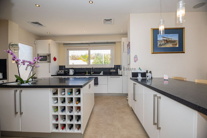 Image No.3-5 Bed Villa for sale