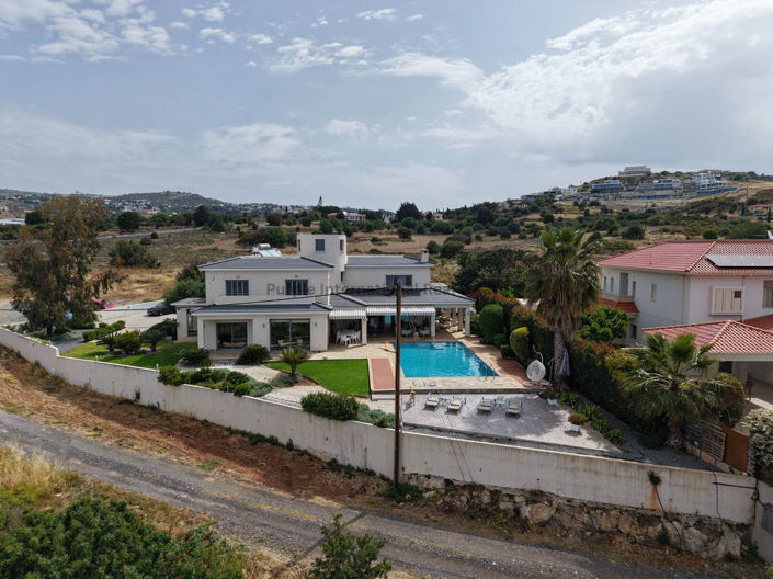 Image No.1-6 Bed Villa for sale