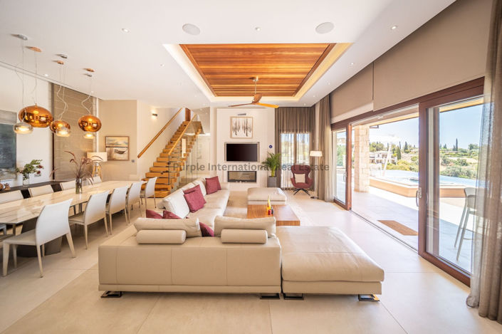 Image No.2-6 Bed Villa for sale