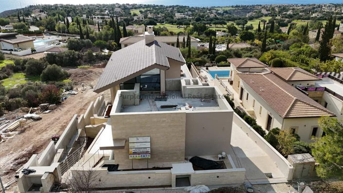 Image No.1-6 Bed Villa for sale